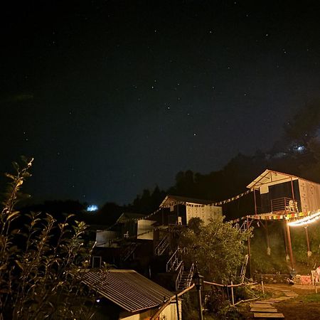 Nivriti Stays Kanatal Buitenkant foto