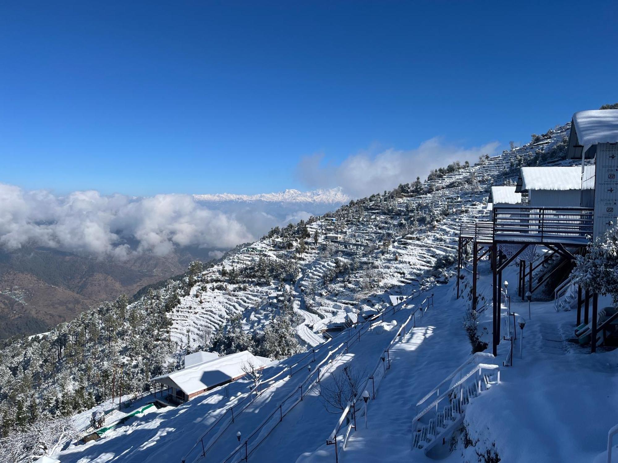 Nivriti Stays Kanatal Buitenkant foto