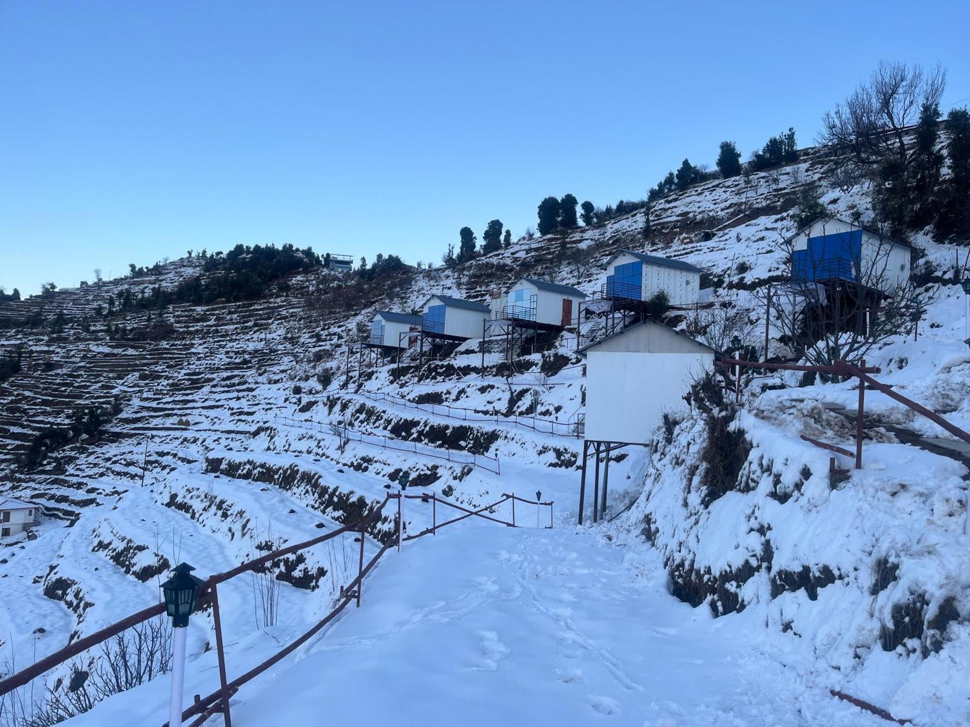Nivriti Stays Kanatal Buitenkant foto