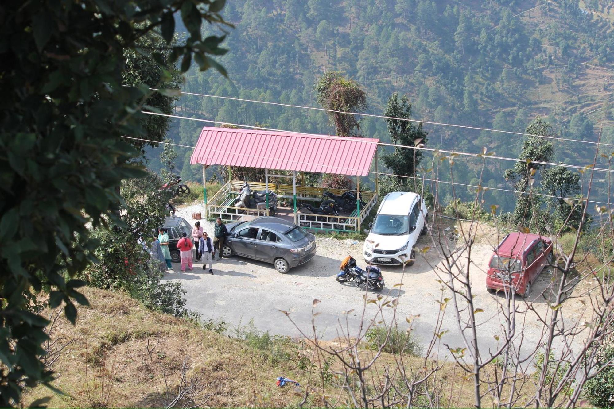 Nivriti Stays Kanatal Buitenkant foto