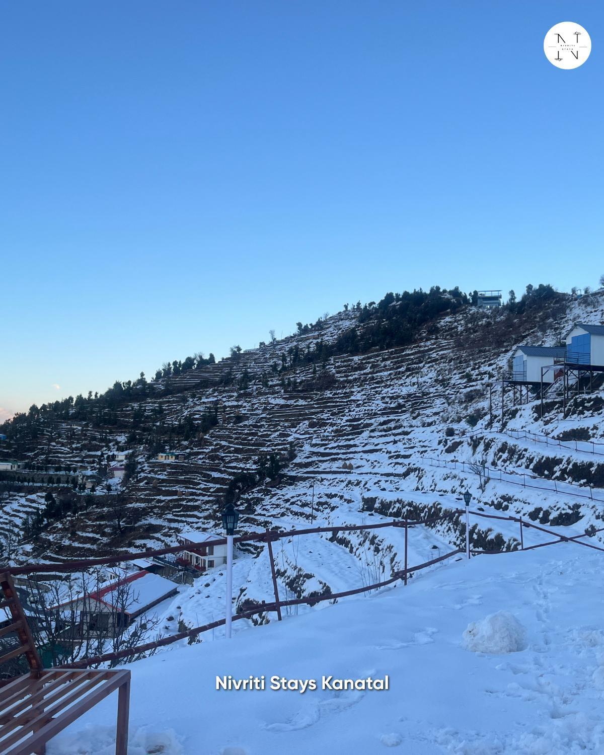 Nivriti Stays Kanatal Buitenkant foto
