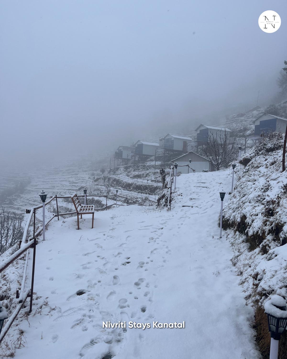Nivriti Stays Kanatal Buitenkant foto