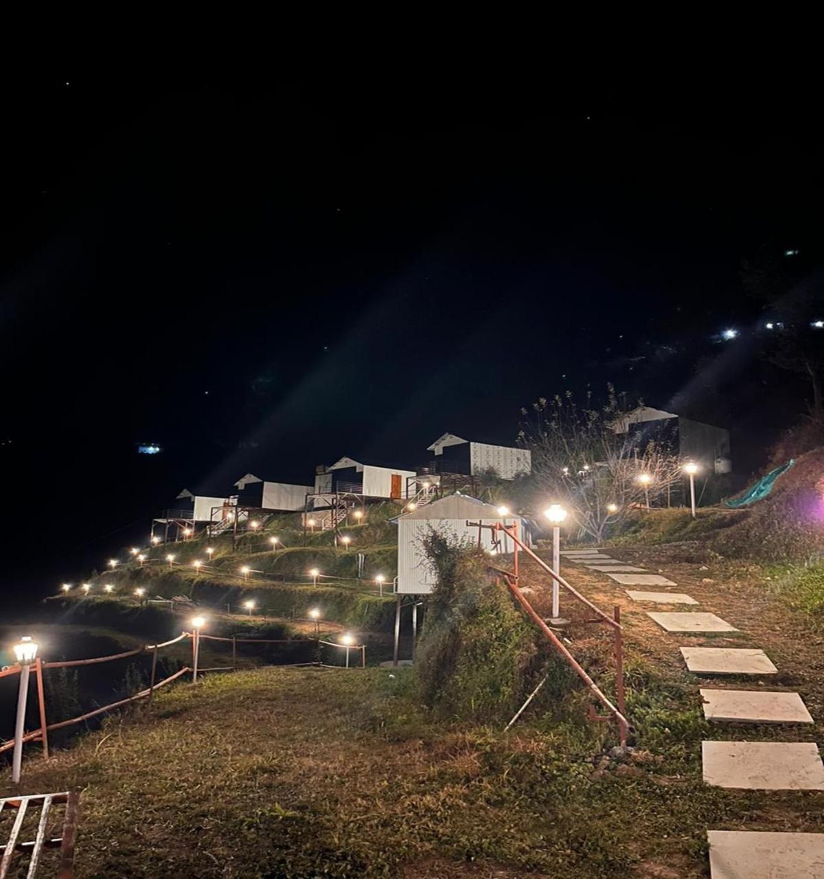 Nivriti Stays Kanatal Buitenkant foto