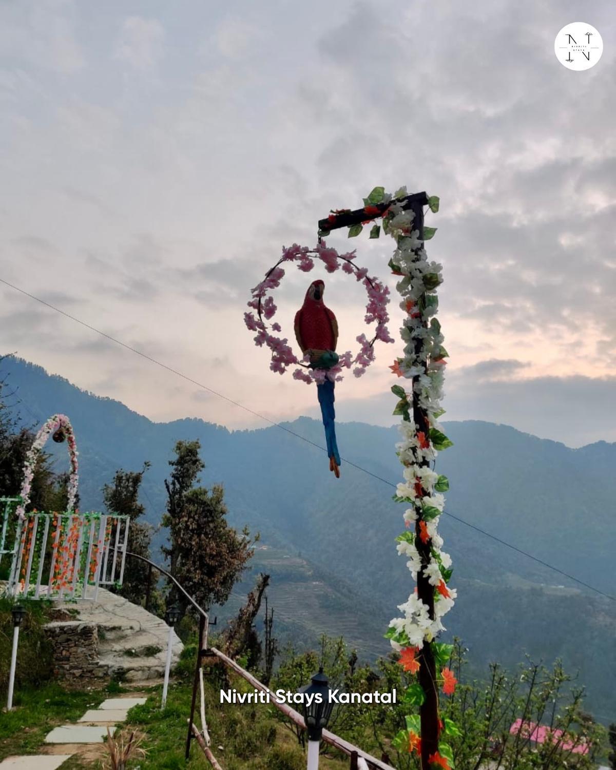 Nivriti Stays Kanatal Buitenkant foto